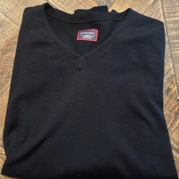 UNTUCKit  Sweater Men's Medium 100%
Merino Wool Navy V Neck Long Sleeve
Pullover - Picture 11 of 14